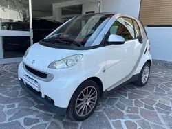 Bianco Usata 2010 Smart ForTwo Coupé Passion Due volumi | 4900 € (Buon prezzo)
