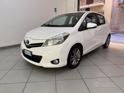 Bianco Usata 2014 Toyota Yaris Lounge Tre volumi | 7000 € (Buon prezzo)