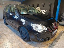 Nero Usata 2006 VW Polo Comfortline Tre volumi | 3500 € (Buon prezzo)