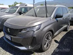 Grigio scuro / metallizzato Usata 2023 Peugeot 5008 Allure Monovolume | 21.450 € (Ottimo prezzo)