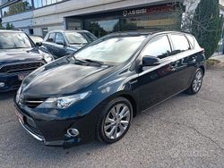 Nero Usata 2014 Toyota Auris Hybrid Active Tre volumi | 9900 € (Cara)