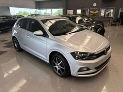 Argento Usata 2019 VW Polo Comfortline Tre volumi | 11.950 € (Buon prezzo)