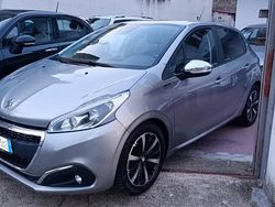 Argento Usata 2019 Peugeot 208 Signature Sky Due volumi | 7990 € (Super prezzo)