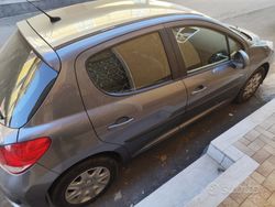 Grigio Usata 2010 Peugeot 207 Due volumi | 2800 € (Buon prezzo)