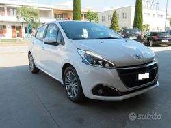 Bianco Usata 2017 Peugeot 208 Active Due volumi | 8900 € (Buon prezzo)