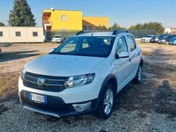 Bianco Usata 2016 Dacia Sandero Stepway Tre volumi | 7400 € (Buon prezzo)