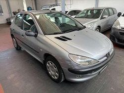 Grigio Usata 2000 Peugeot 206 Tre volumi | 2700 € (Cara)