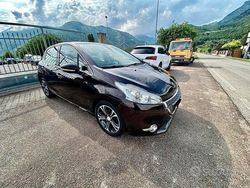Nero Usata 2012 Peugeot 208 Allure Due volumi | 6499 € (Molto cara)