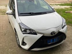 Bianco Usata 2019 Toyota Yaris Active Due volumi | 11.500 € (Buon prezzo)