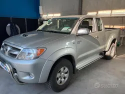 Grigio Usata 2009 Toyota HiLux SR Pick-up | 18.600 € (Molto cara)