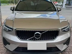 Beige Usata 2023 Volvo XC40 Core SUV | 31.000 € (Buon prezzo)