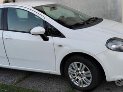 Bianco Usata 2014 Fiat Grande Punto Due volumi | 3800 € (Buon prezzo)