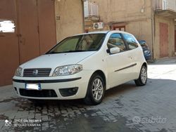Bianco Usata 2007 Fiat Punto Due volumi | 2300 € (Buon prezzo)