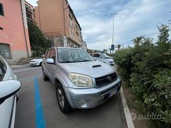 Grigio Usata 2005 Toyota RAV4 Station wagon | 3500 € (Buon prezzo)