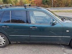 Verde Usata 1999 Mercedes E280 Elegance Station wagon | 2100 €