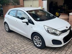 Bianco Usata 2012 Kia Rio EX Tre volumi | 6900 € (Cara)