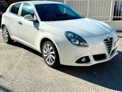 Bianco Usata 2015 Alfa Romeo Giulietta Exclusive Tre volumi | 7500 € (Buon prezzo)