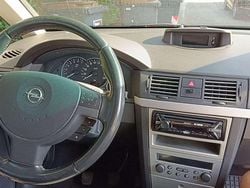 Argento Usata 2003 Opel Meriva Enjoy Monovolume | 3900 € (Molto cara)