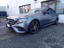 Grigio Usata 2017 Mercedes E220 AMG line Tre volumi | 21.000 € (Buon prezzo)