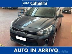 Grigio Usata 2018 Kia Rio Tre volumi | 9980 € (Molto cara)