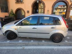 Grigio Usata 2004 Ford Fiesta Due volumi | 777 € (Ottimo prezzo)