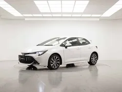 Bianco Usata 2023 Toyota Corolla Active Tre volumi | 21.140 € (Buon prezzo)