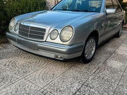 Grigio Usata 1999 Mercedes E250 Station wagon | 3000 €
