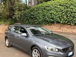 Grigio Usata 2017 Volvo V60 Business Edition Station wagon | 12.900 € (Cara)