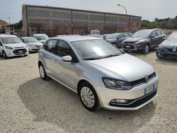 Grigio Usata 2014 VW Polo Comfortline Tre volumi | 6999 € (Buon prezzo)