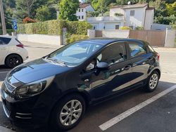 Blu/azzurro Usata 2015 Kia Rio Active Tre volumi | 5500 € (Buon prezzo)