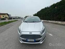 Grigio Usata 2013 Ford Fiesta Titanium Due volumi | 5500 € (Buon prezzo)