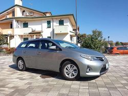 Grigio Usata 2014 Toyota Auris Hybrid Active Station wagon | 8000 € (Buon prezzo)