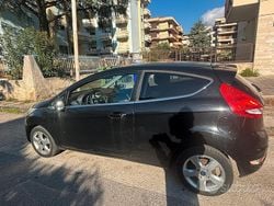 Nero Usata 2009 Ford Fiesta Tre volumi | 1000 €