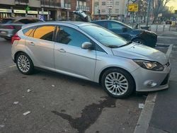 Grigio Usata 2012 Ford Focus Tre volumi | 5600 € (Buon prezzo)