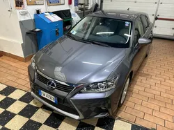 Grigio Usata 2014 Lexus CT200h Executive Line Tre volumi | 11.790 € (Buon prezzo)