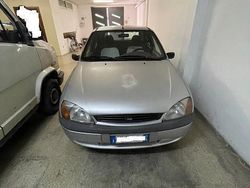 Grigio Usata 2003 Ford Fiesta Due volumi | 1000 € (Buon prezzo)