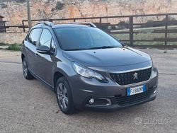 Grigio Usata 2017 Peugeot 2008 Active SUV | 9900 € (Ottimo prezzo)