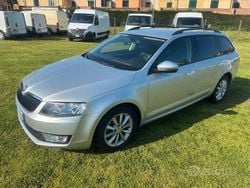 Grigio Usata 2015 Skoda Octavia Ambition Station wagon | 9900 € (Buon prezzo)