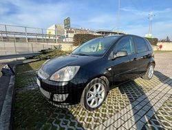 Nero Usata 2007 Ford Fiesta Due volumi | 1300 € (Ottimo prezzo)