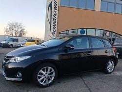Vernice pastello Usata 2013 Toyota Auris Tre volumi | 7300 € (Buon prezzo)