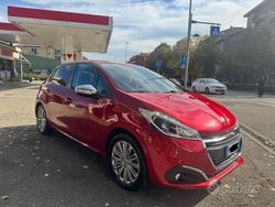 Rosso Usata 2018 Peugeot 208 Style Due volumi | 8900 € (Buon prezzo)