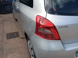 Grigio Usata 2008 Toyota Yaris Tre volumi | 2500 € (Super prezzo)