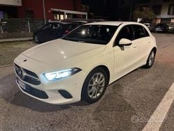 Bianco Usata 2020 Mercedes A160 Tre volumi | 21.900 € (Buon prezzo)
