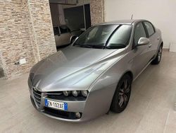 Grigio Usata 2012 Alfa Romeo 159 Super Tre volumi | 6200 € (Buon prezzo)