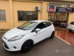 Bianco Usata 2011 Ford Fiesta Tre volumi | 3100 € (Ottimo prezzo)