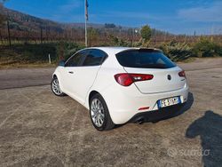 Bianco Usata 2016 Alfa Romeo Giulietta Super Tre volumi | 6900 € (Ottimo prezzo)