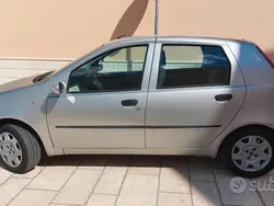 Usata 2007 Fiat Punto Due volumi | 2700 € (Buon prezzo)