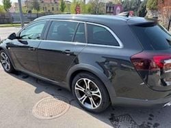 Nero Usata 2016 Opel Insignia Country Tourer Station wagon | 9800 €