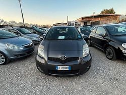 Grigio Usata 2011 Toyota Yaris Sol Tre volumi | 4499 € (Buon prezzo)