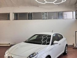 Bianco Usata 2011 Alfa Romeo Giulietta Tre volumi | 2990 € (Buon prezzo)